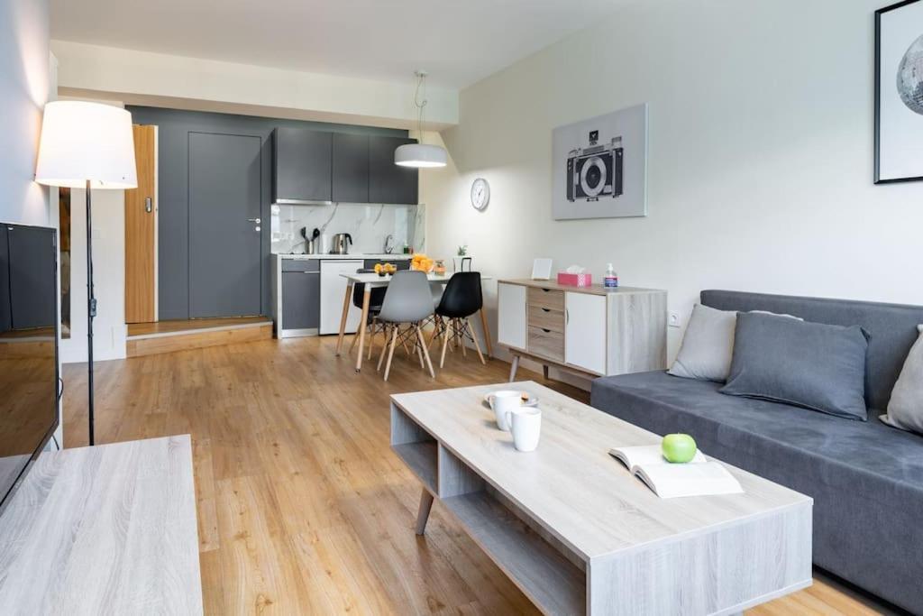 Large Comfy, Modern Studio 5 Min To Acropolis أثينا المظهر الخارجي الصورة