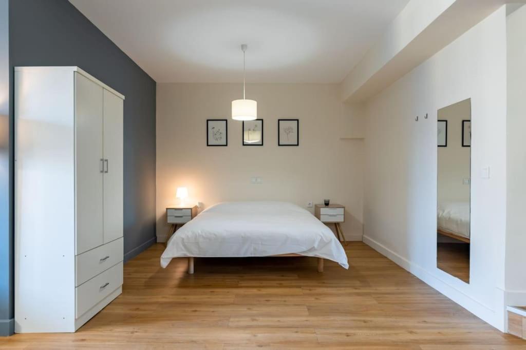 Large Comfy, Modern Studio 5 Min To Acropolis أثينا المظهر الخارجي الصورة
